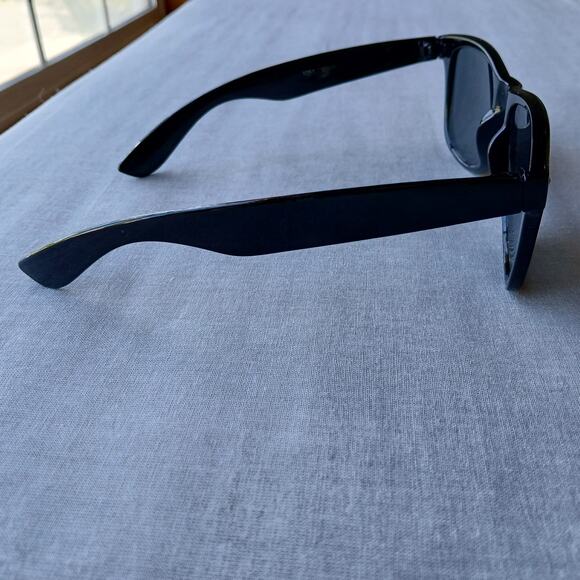 Classic Black Sunglasses OSFM adult sized simple unisex retro 80s 90s Y2K - Picture 8 of 15
